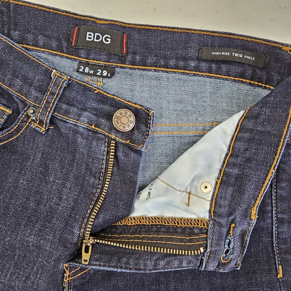 BDG Women's Dark Wash High Rise Twig Skinny Size 28 - Picture 6 of 7